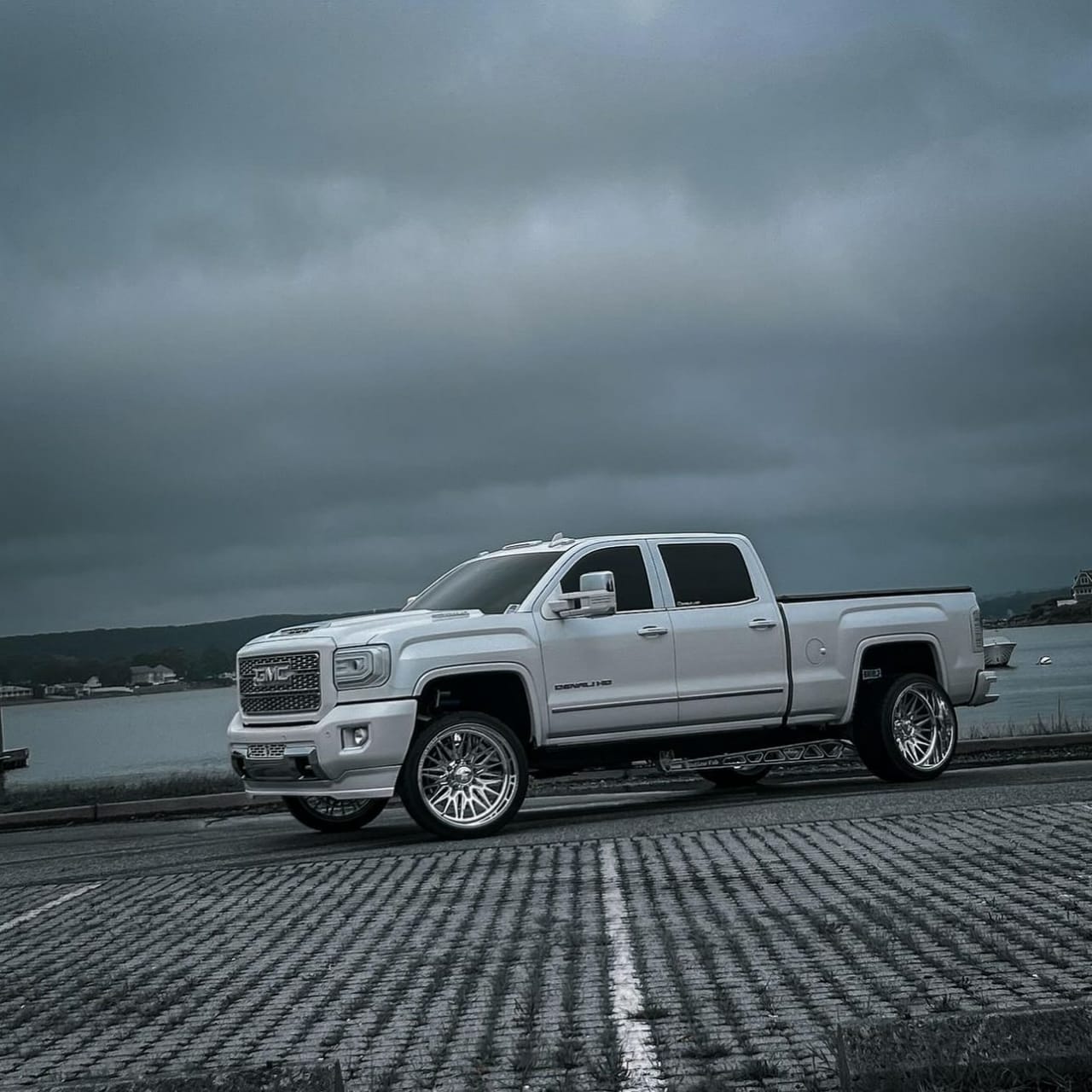 24×12 American Frost & 305 Lexani - Image 5