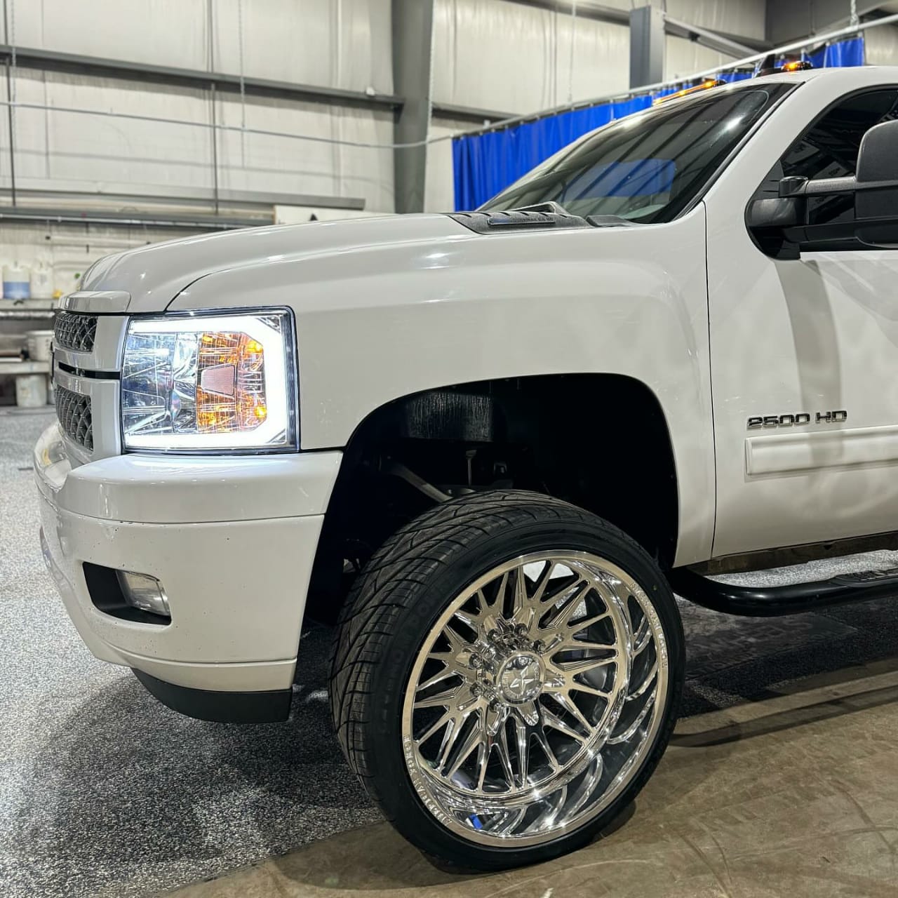 24×12 American Frost & 305 Lexani - Image 6