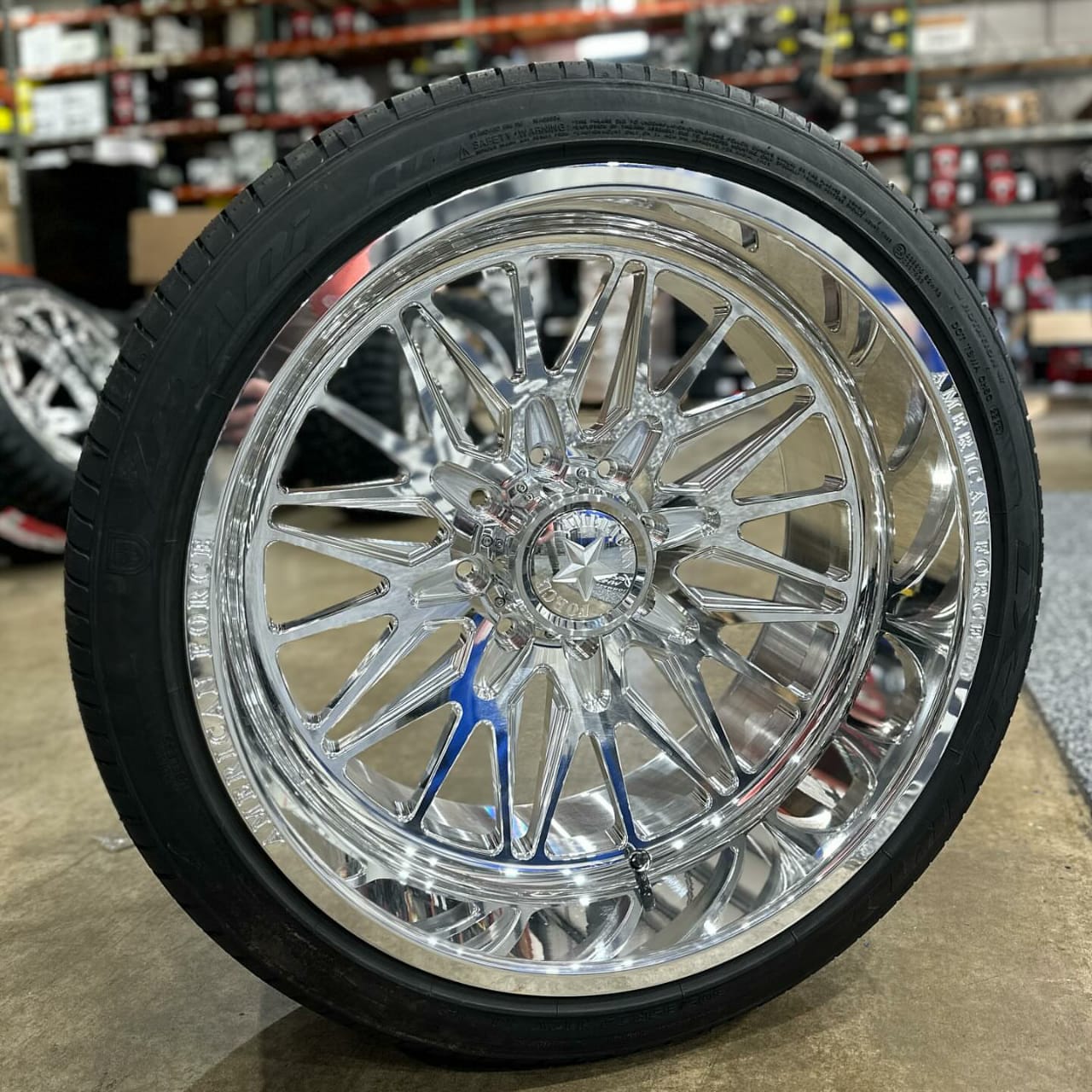 24×12 American Frost & 305 Lexani - Image 4