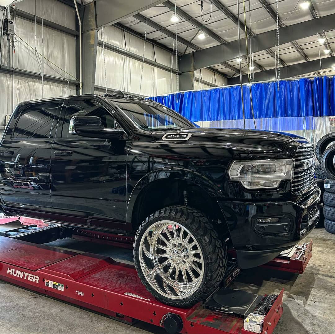 22×12 Lexar Forces & 33×12.50r22 rbp m/t3 - Image 3