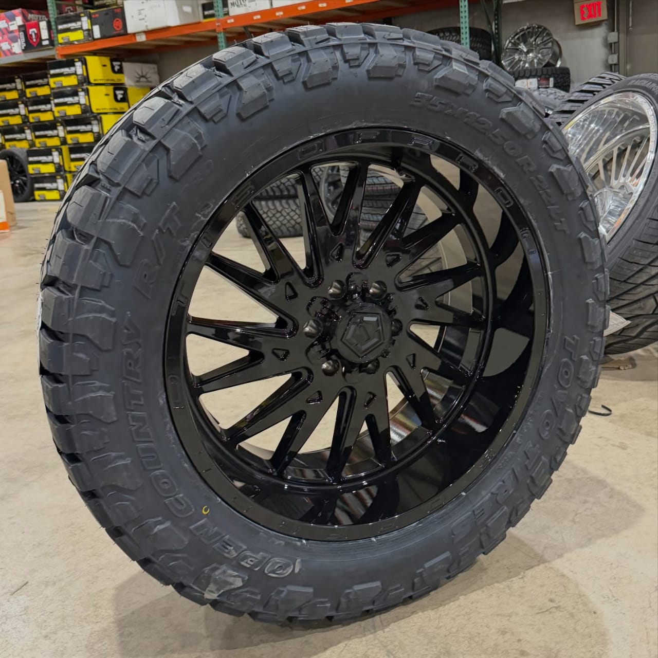 22x10 Tis 547B & 35S TOYO RT PRO - Image 2