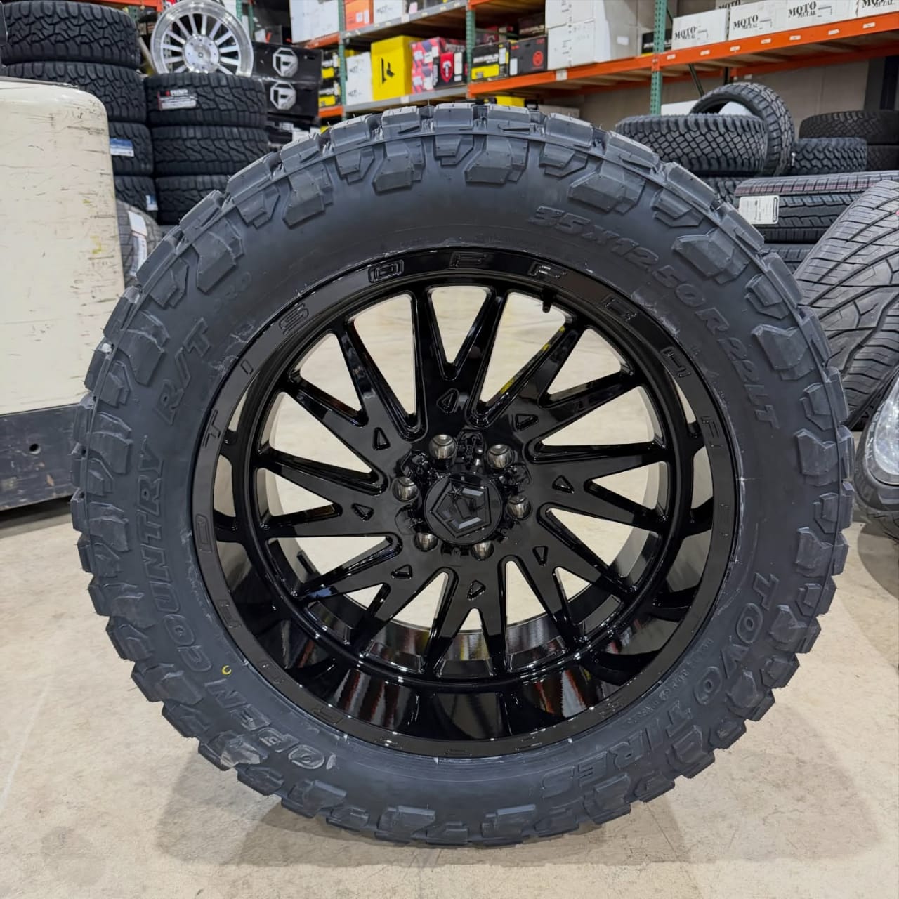 22x10 Tis 547B & 35S TOYO RT PRO - Image 3