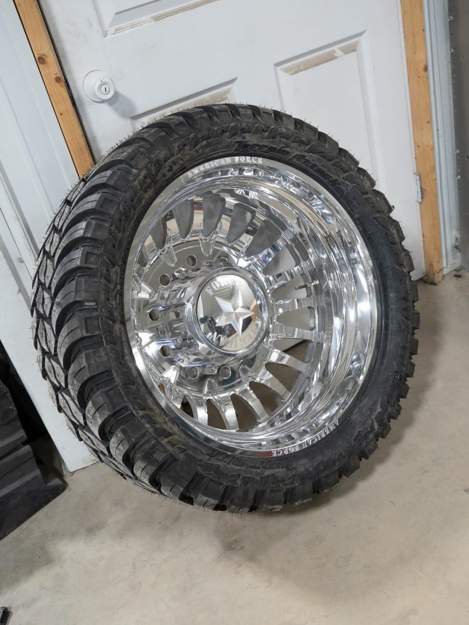 24s American Force Reactor dually & 35x13.50x24 amp mts - Image 2