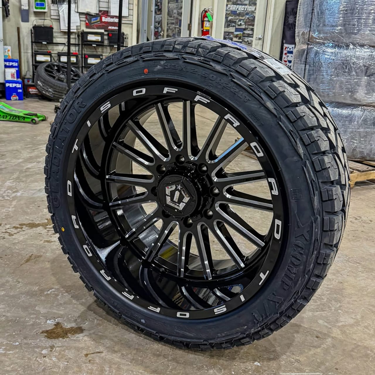 22x12 Tis 567BM with 33s/35s - Image 2